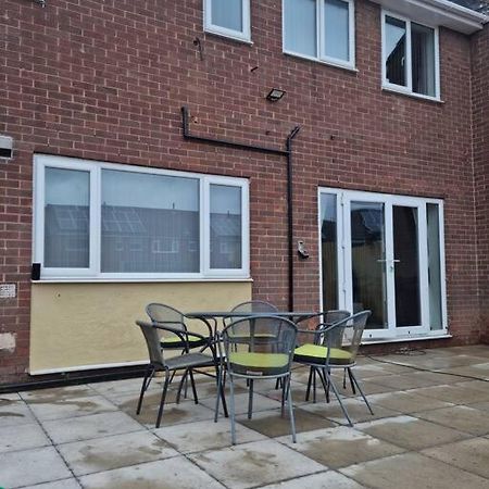 5 Bedroom House - Cheshire Oaks Ellesmere Port Extérieur photo