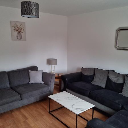 5 Bedroom House - Cheshire Oaks Ellesmere Port Extérieur photo