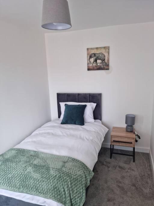 5 Bedroom House - Cheshire Oaks Ellesmere Port Extérieur photo