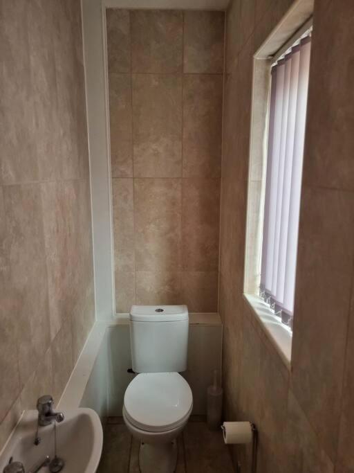 5 Bedroom House - Cheshire Oaks Ellesmere Port Extérieur photo