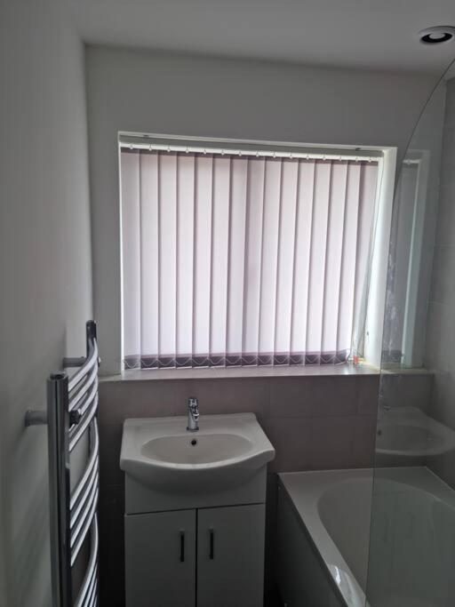 5 Bedroom House - Cheshire Oaks Ellesmere Port Extérieur photo