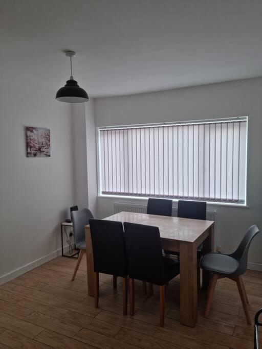 5 Bedroom House - Cheshire Oaks Ellesmere Port Extérieur photo
