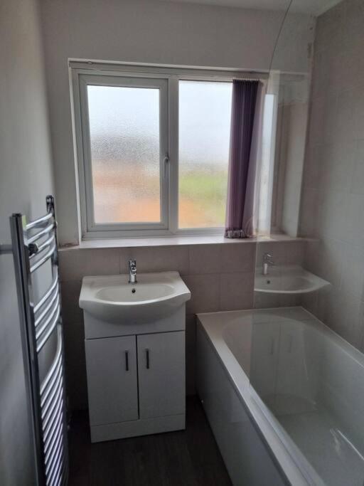 5 Bedroom House - Cheshire Oaks Ellesmere Port Extérieur photo