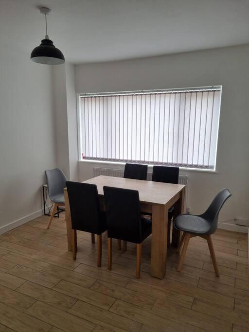 5 Bedroom House - Cheshire Oaks Ellesmere Port Extérieur photo