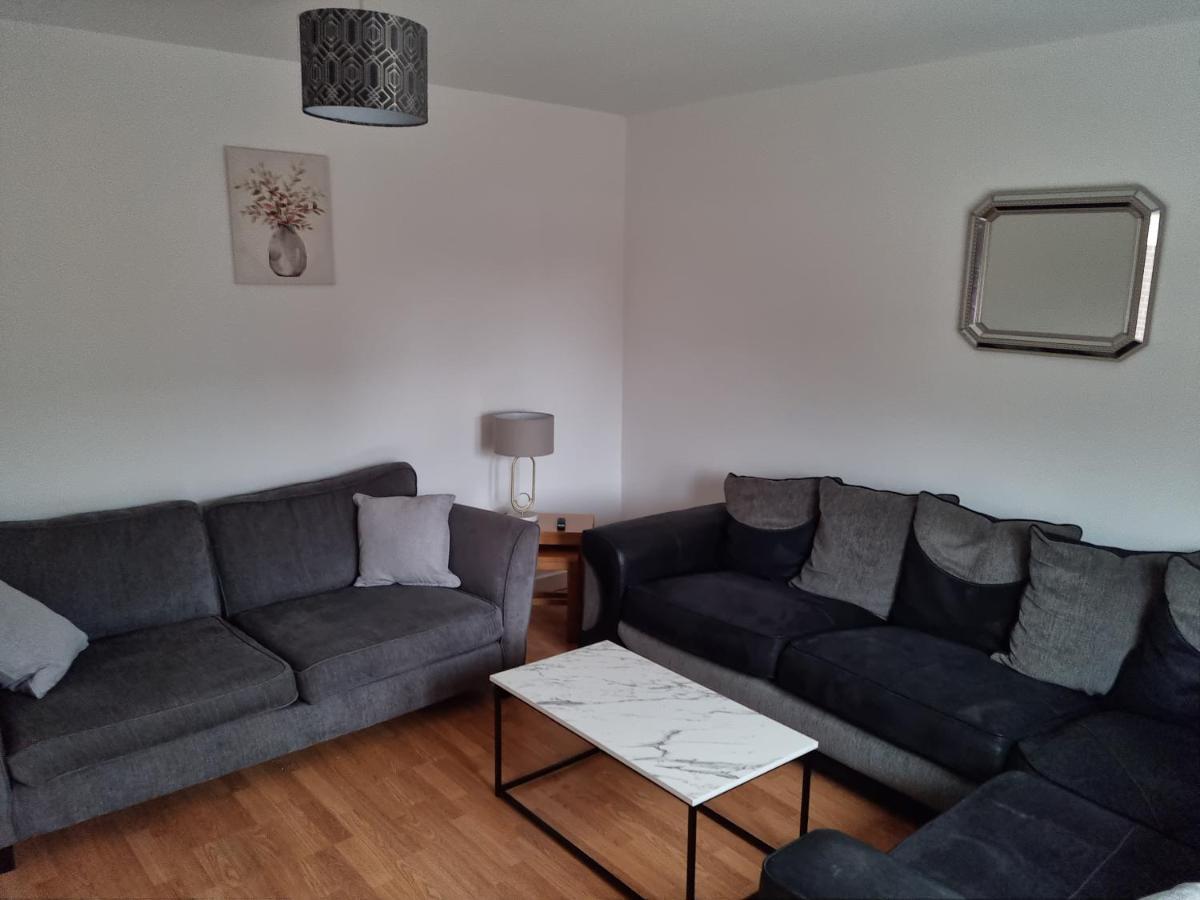 5 Bedroom House - Cheshire Oaks Ellesmere Port Extérieur photo